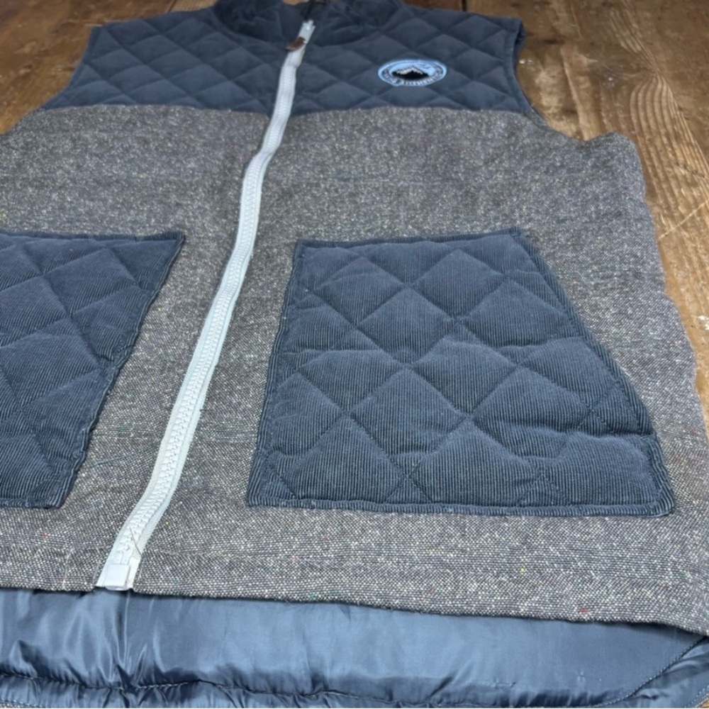 Vans Quilted Blue corduroy, tweed down-fill vest! Men’s L, brand patch, pockets! - Picture 3 of 10